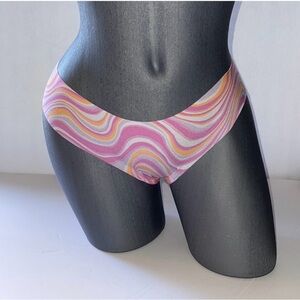 Victoria’s Secret Pink No Show Seamless Thong Underwear. NWT